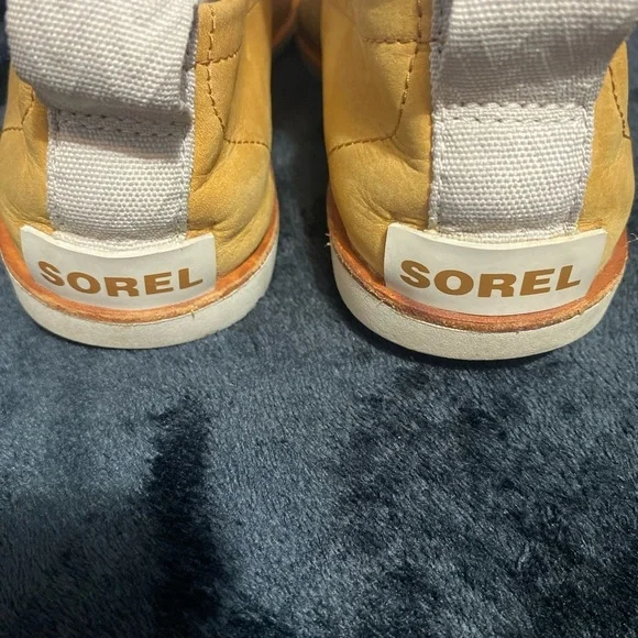 Sorel Tan Loafers Sleek Slip-On Design - Picture 8 of 13